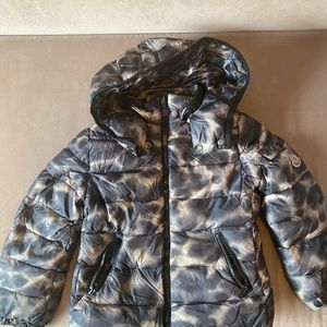 Unisex Moncler Size 4. Excellent Condition!!!!